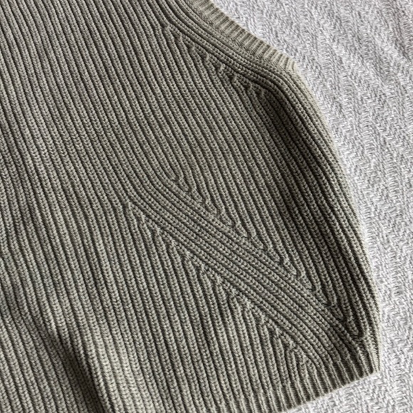 ✨💫2 for 40💫✨Aritzia Babaton nathan sweater Top - Picture 3 of 7